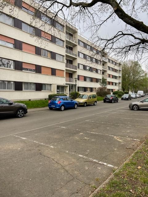 Parking  pièces Vaux le penil disponible à la Vente