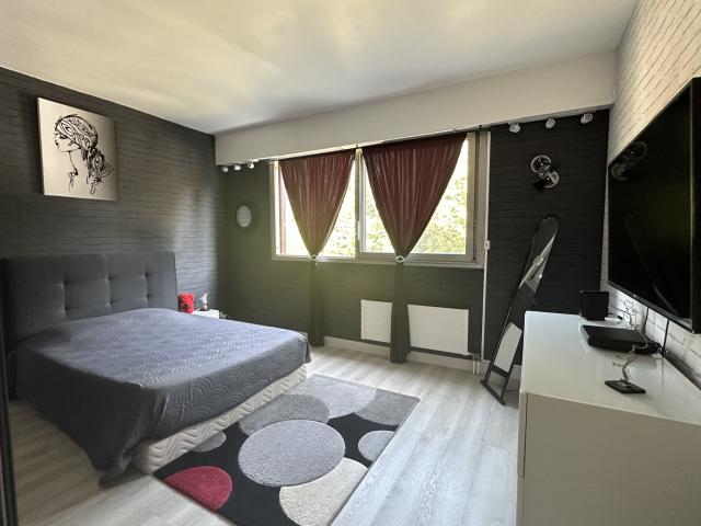 Appartement 5 pièces Vaux le penil disponible à la Vente