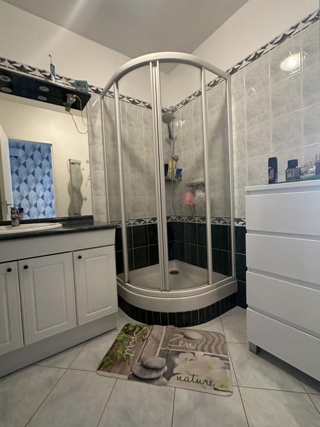 Appartement 5 pièces Vaux le penil disponible à la Vente