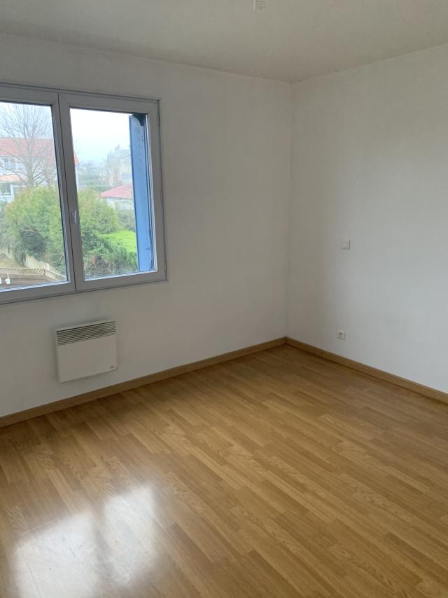 Appartement 3 pièces Vaux le penil disponible à la Vente