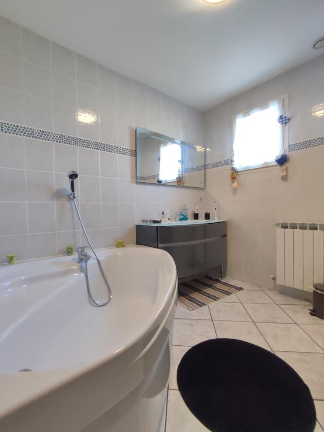 Maison 7 pièces Vaux le penil disponible à la Vente