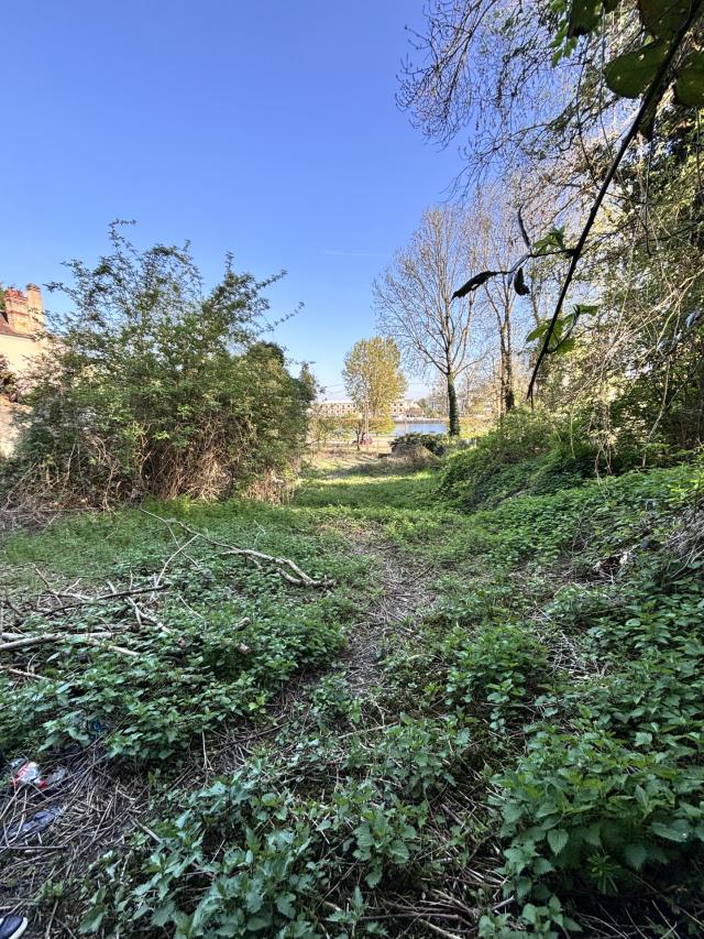 Terrain  pièces Le mee sur seine disponible à la Vente