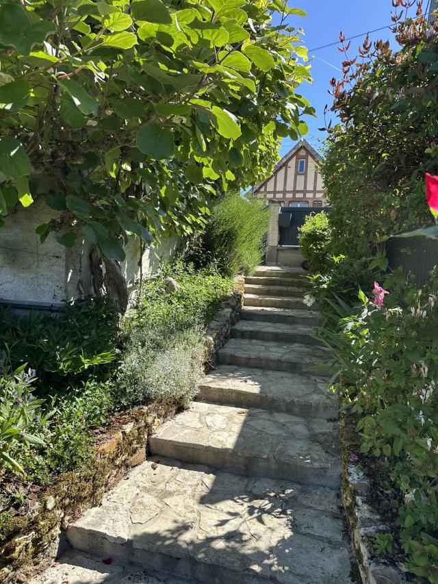 Maison 8 pièces Vaux le penil disponible à la Vente