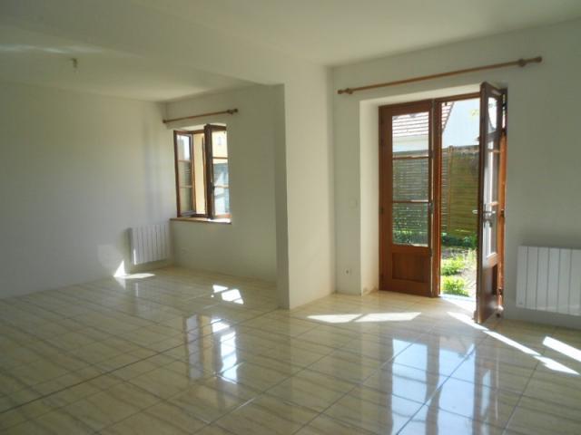 Appartement 4 pièces Fouju disponible à la Location
