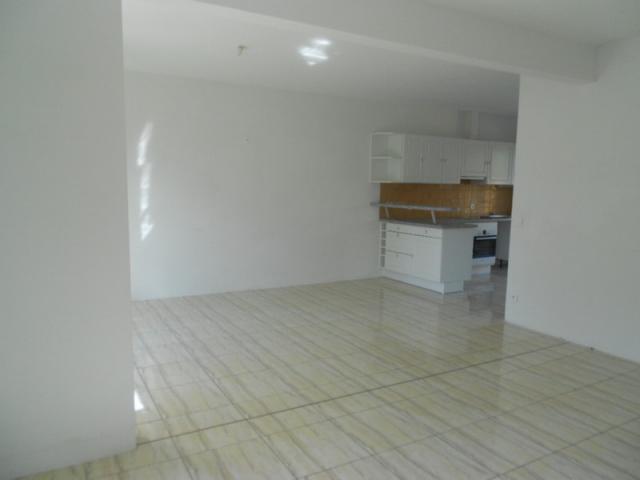Appartement 4 pièces Fouju disponible à la Location