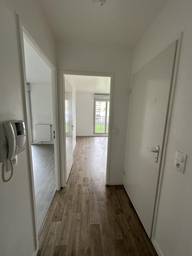 Appartement 2 pièces Vert st denis disponible à la Location