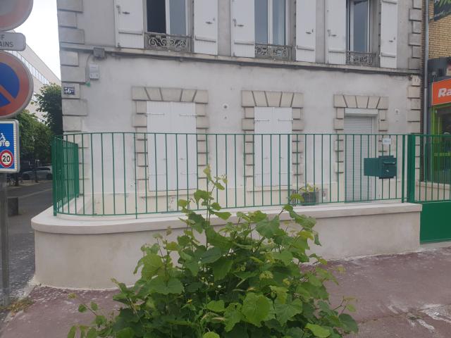 Local Professionnel  pièces Melun disponible à la Location