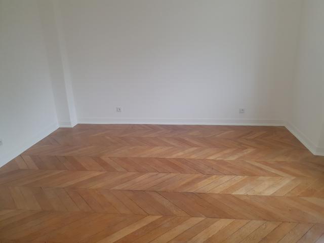 Local Professionnel  pièces Melun disponible à la Location