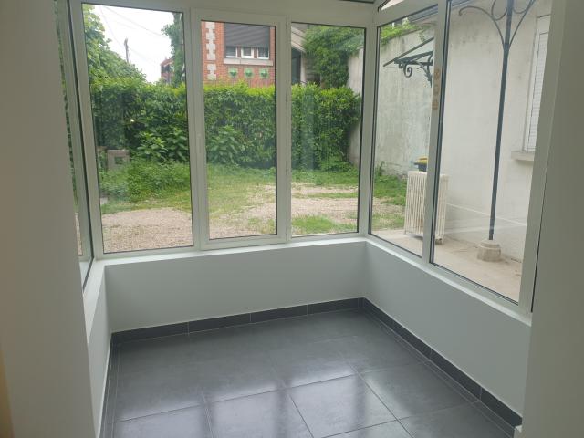 Local Professionnel  pièces Melun disponible à la Location