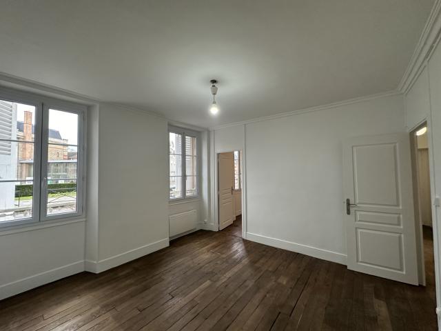 Appartement 4 pièces Melun disponible à la Location