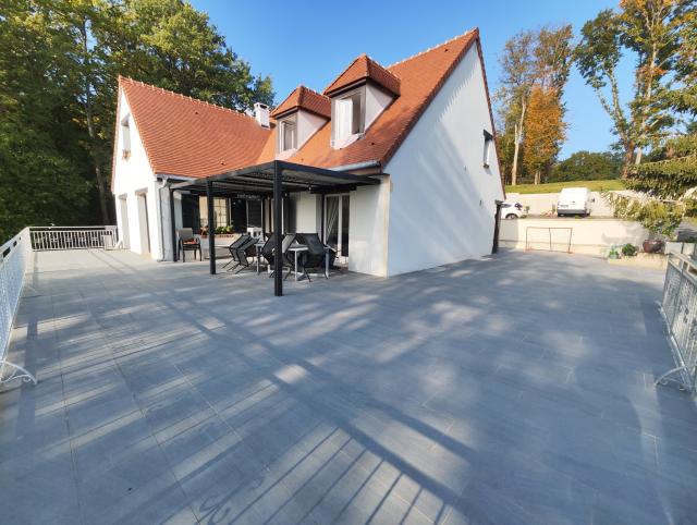Maison 8 pièces Boissettes disponible à la Vente