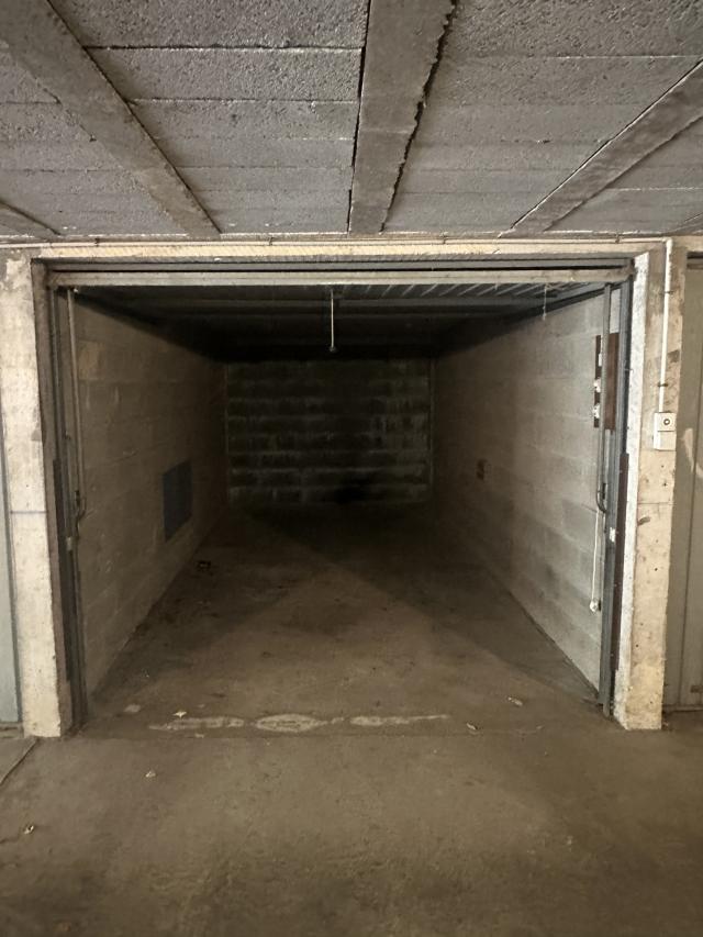 Garage  pièces Vaux le penil disponible à la Vente