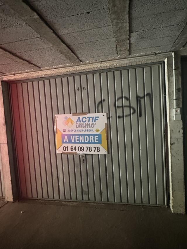 Garage  pièces Vaux le penil disponible à la Vente