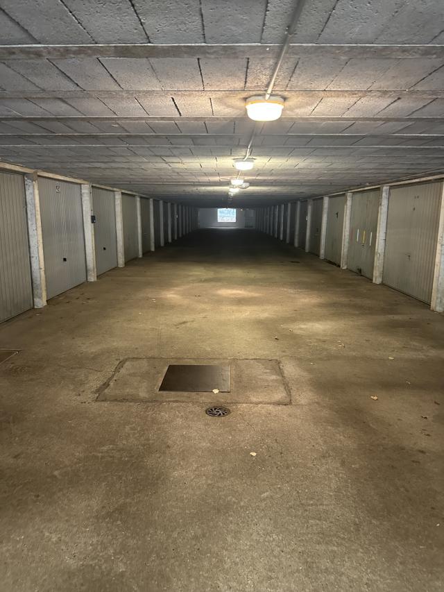 Garage  pièces Vaux le penil disponible à la Vente