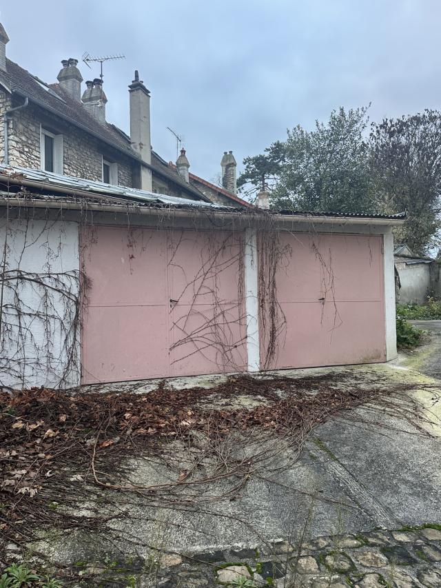 Garage  pièces Melun disponible à la Location