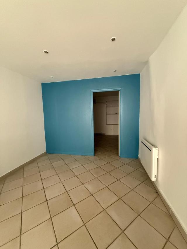 Local  pièces Melun disponible à la Location