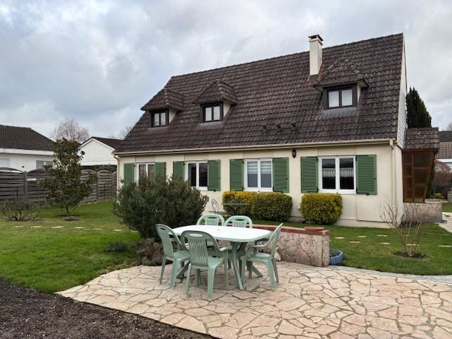 Maison 8 pièces Le mee sur seine disponible à la Vente