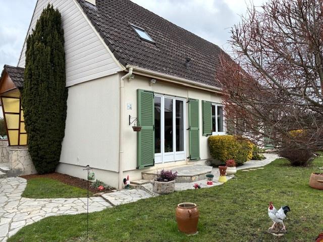 Maison 8 pièces Le mee sur seine disponible à la Vente