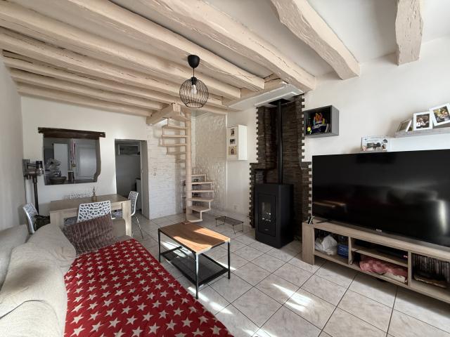 Appartement 2 pièces Pamfou disponible à la Vente