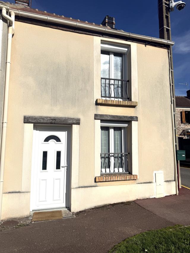 Appartement 2 pièces Pamfou disponible à la Vente
