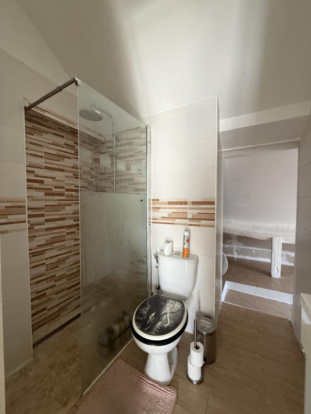 Appartement 2 pièces Pamfou disponible à la Vente