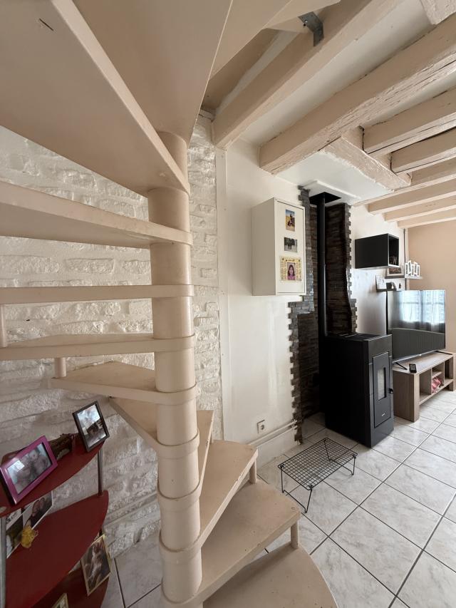 Appartement 2 pièces Pamfou disponible à la Vente