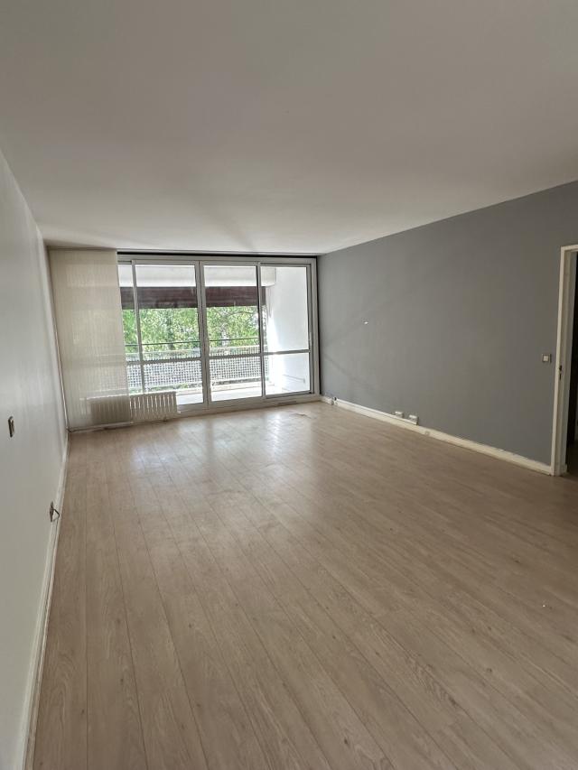 Appartement 5 pièces Vaux le penil disponible à la Vente