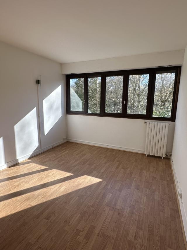 Appartement 5 pièces Vaux le penil disponible à la Vente