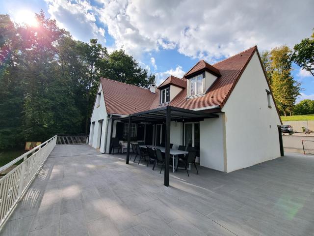Maison 10 pièces Boissettes disponible à la Vente