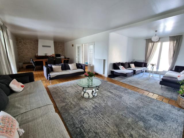 Maison 10 pièces Boissettes disponible à la Vente