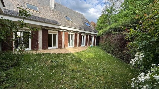 Maison 8 pièces Le mee sur seine disponible à la Vente