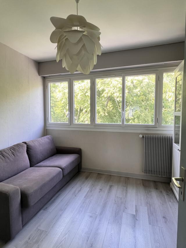Appartement 6 pièces Vaux le penil disponible à la Vente