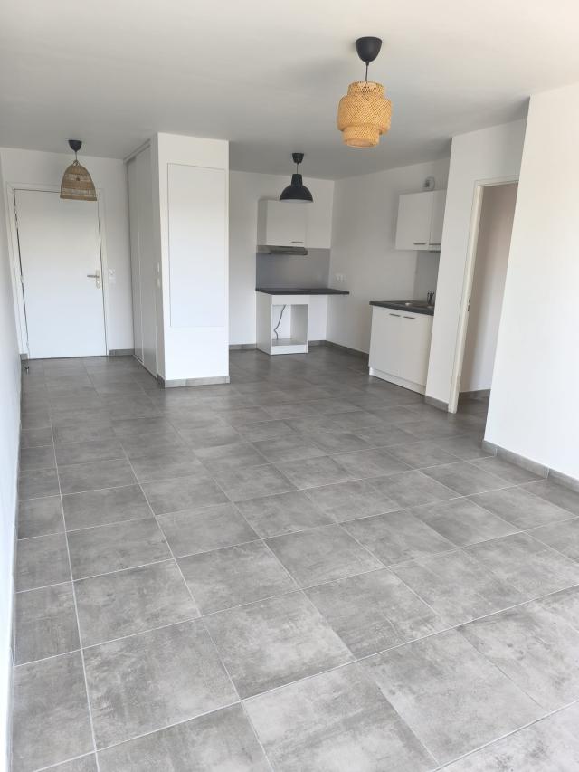Appartement 3 pièces Vaux le penil disponible à la Location