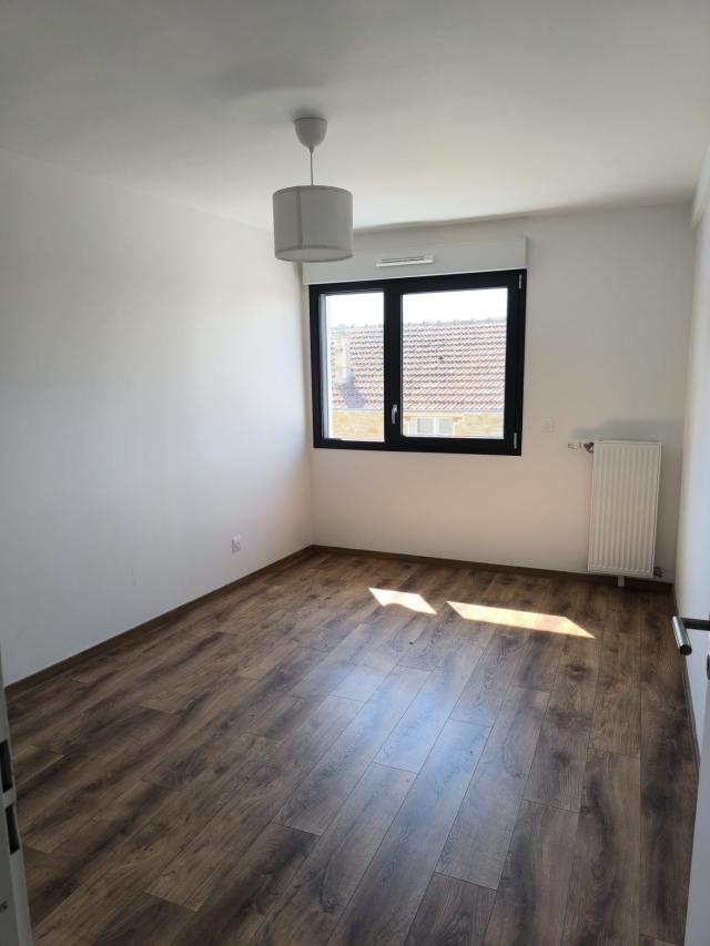 Appartement 3 pièces Vaux le penil disponible à la Location