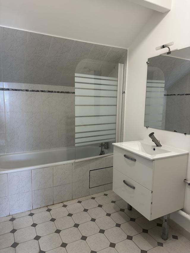 Appartement 2 pièces Vaux le penil disponible à la Location