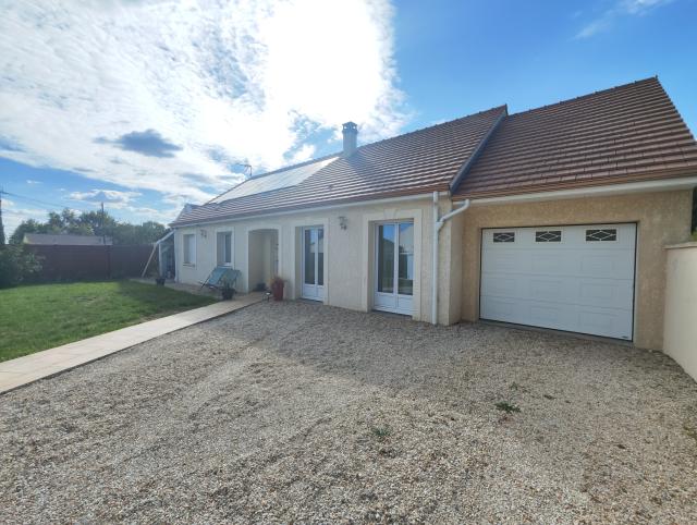 Maison 7 pièces Pamfou disponible à la Vente