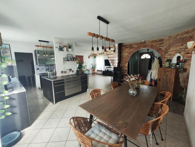 Maison 7 pièces Pamfou disponible à la Vente