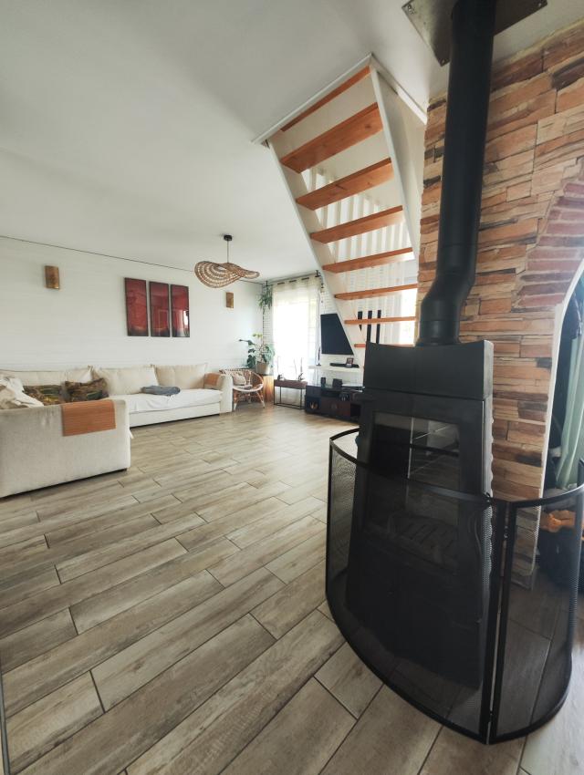 Maison 7 pièces Pamfou disponible à la Vente