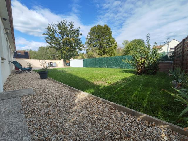 Maison 7 pièces Pamfou disponible à la Vente