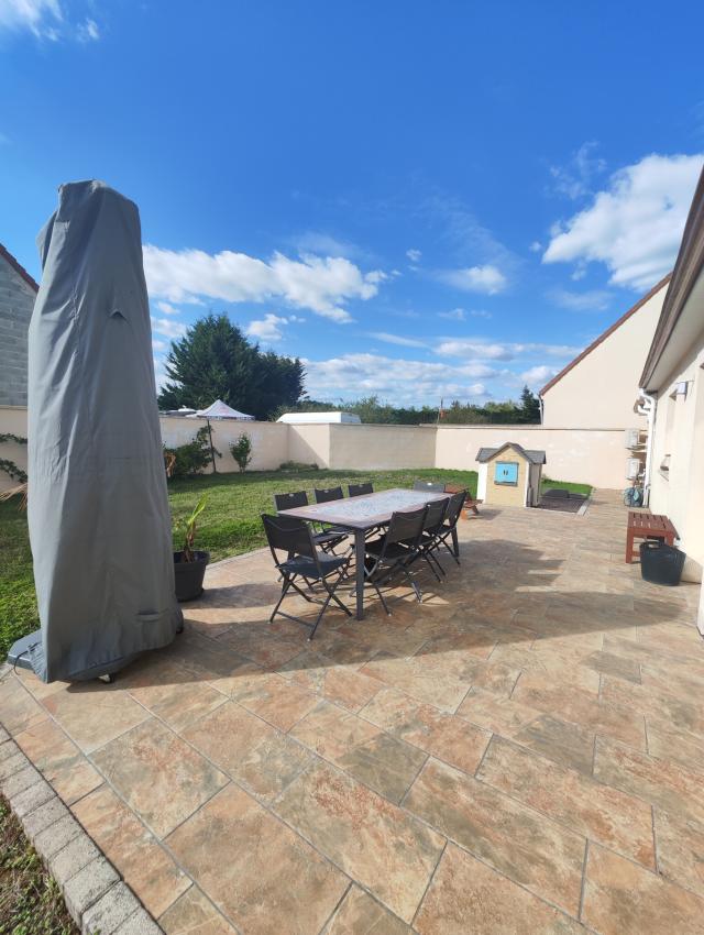 Maison 7 pièces Pamfou disponible à la Vente