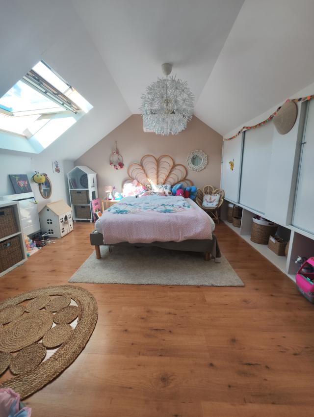 Maison 7 pièces Pamfou disponible à la Vente