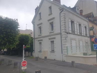 Local Professionnel pièces Melun disponible à la Location