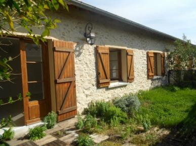Appartement 4 pièces Fouju disponible à la Location