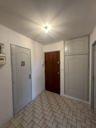 Appartement 3 pièces Le mee sur seine disponible à la Location